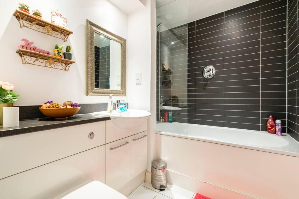 London Skylineviews 2 Bed 2 Bath Flat Near Canary Wharf, O2 & Excel Екстериор снимка