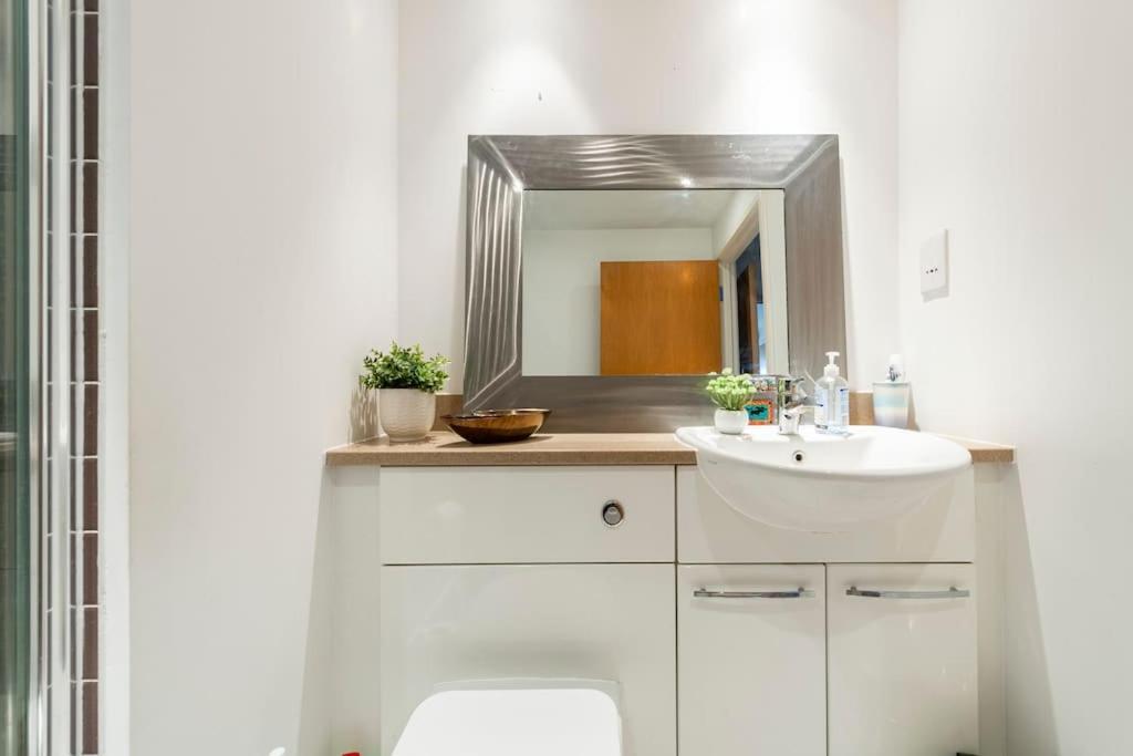 London Skylineviews 2 Bed 2 Bath Flat Near Canary Wharf, O2 & Excel Екстериор снимка