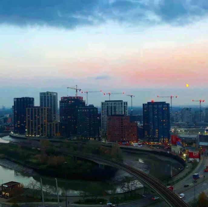 London Skylineviews 2 Bed 2 Bath Flat Near Canary Wharf, O2 & Excel Екстериор снимка